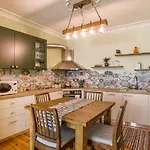 Top Central 2 Bedroom Apartment Next To Ndk