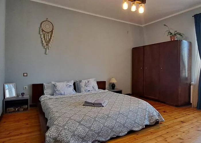 Top Central 2 Bedroom Apartment Next To Ndk