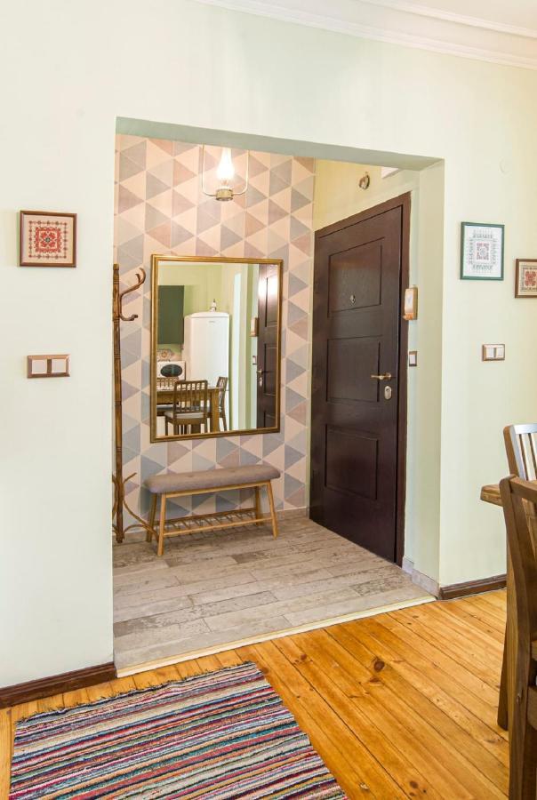 Top Central 2 Bedroom Next To Ndk