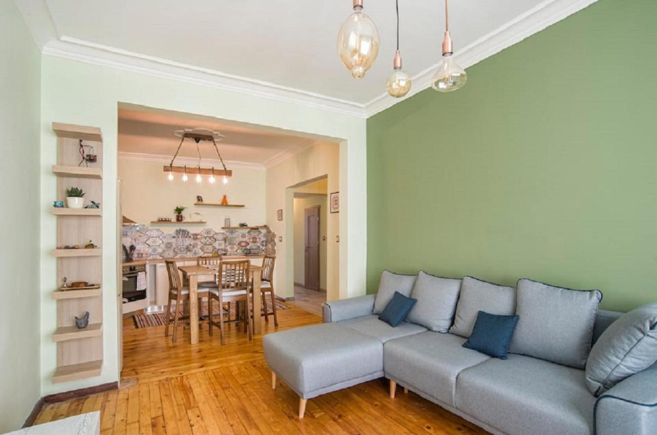 Top Central 2 Bedroom Next To Ndk